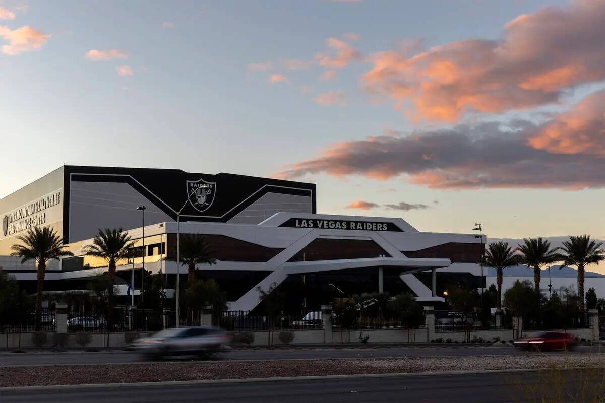 El cuartel general de los Raiders de Las Vegas, que ha cambiado de propietario dos veces en los ...