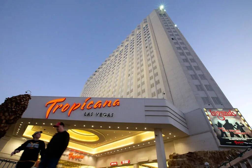 El hotel-casino Tropicana Las Vegas el miércoles 26 de enero de 2022, en Las Vegas. (Ellen Sch ...