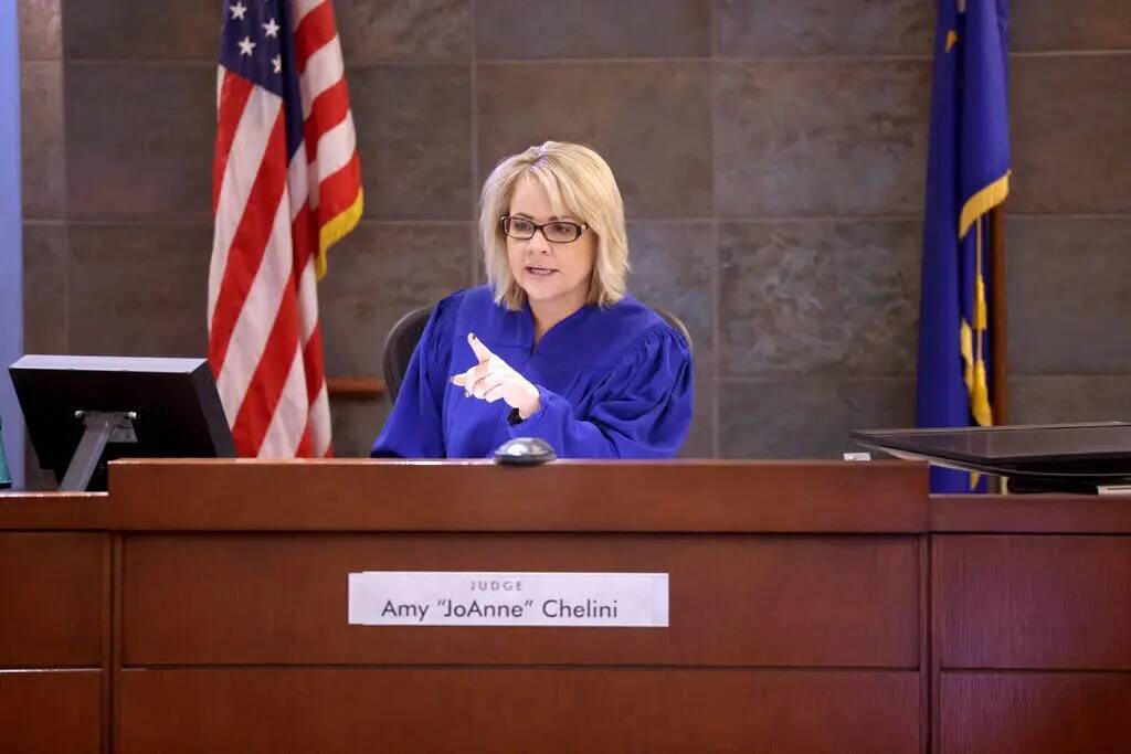 La juez de paz de Las Vegas, Amy Chelini, desestima el caso contra Kristan Nigro, maestra de ja ...