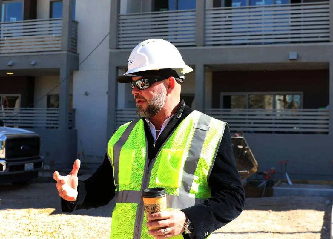 Tim Deters, fundador de Tru Development Co., en el sitio del proyecto de Kaktus Life, edificio ...