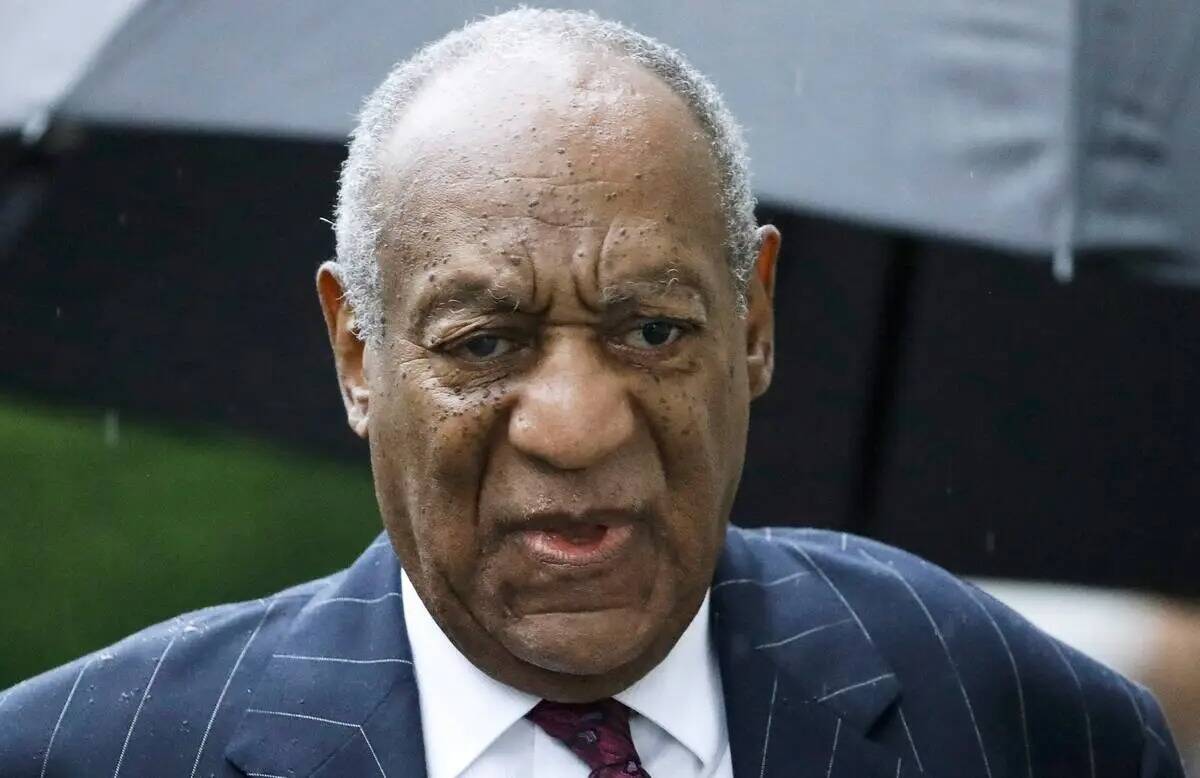 Bill Cosby llega para una audiencia de sentencia después de su condena por agresión sexual en ...