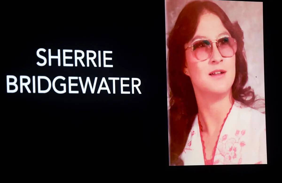 Una foto de Sherrie Bridgewater, asesinada en Las Vegas en 1991, durante una rueda de prensa en ...