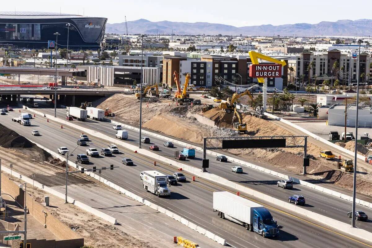 Una construcción en marcha en la Interestatal 15 cerca de Tropicana Avenue, el jueves 26 de en ...