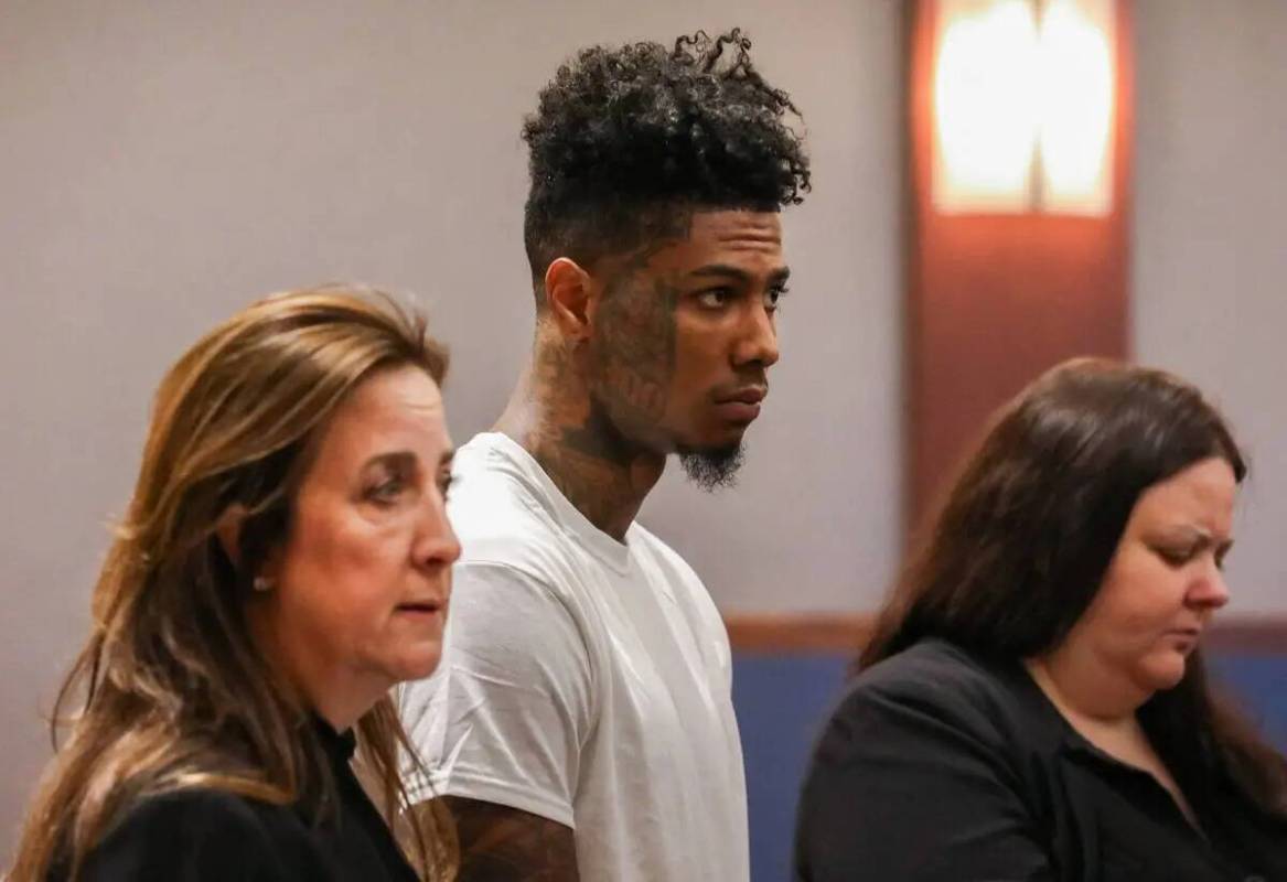 Johnathan Jamall Porter, rapero conocido como Blueface, comparece ante el tribunal junto a sus ...