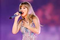 Taylor Swift se presenta durante su gira Eras en el Allegiant Stadium, el viernes 24 de marzo d ...