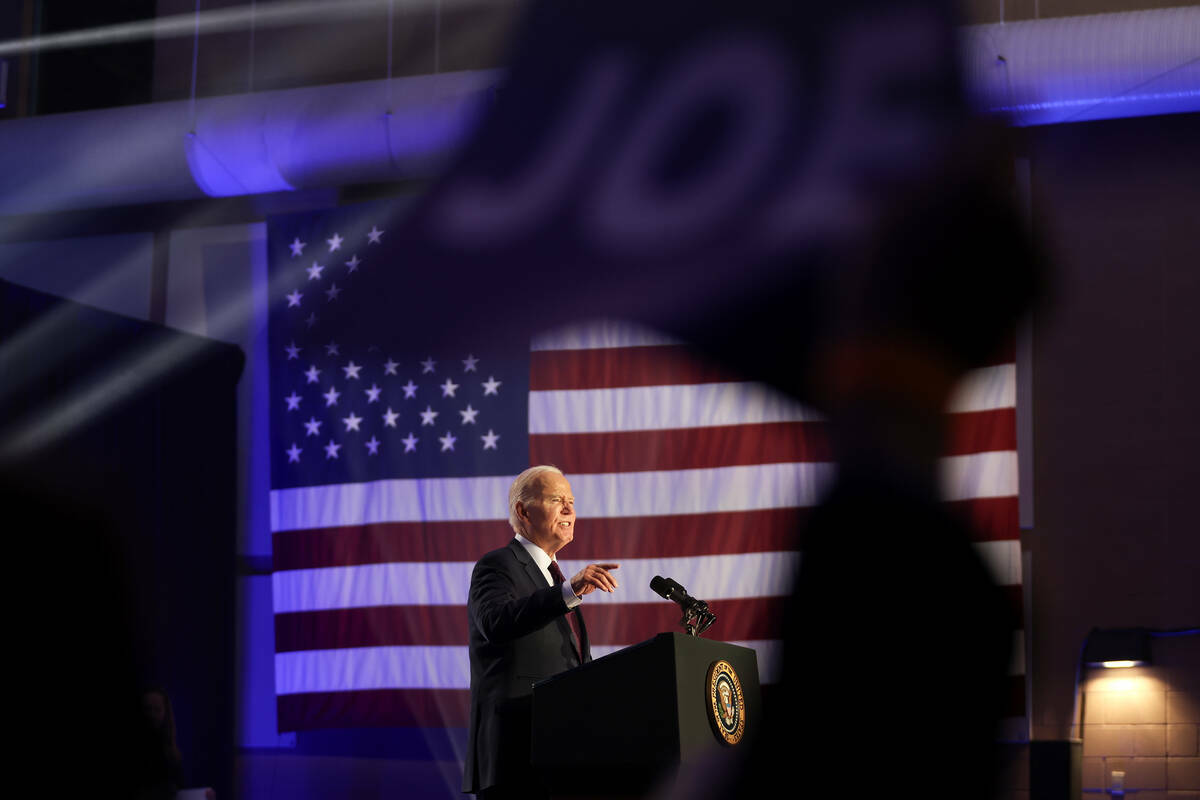 El presidente Joe Biden habla durante un acto de campaña antes de las elecciones primarias de ...