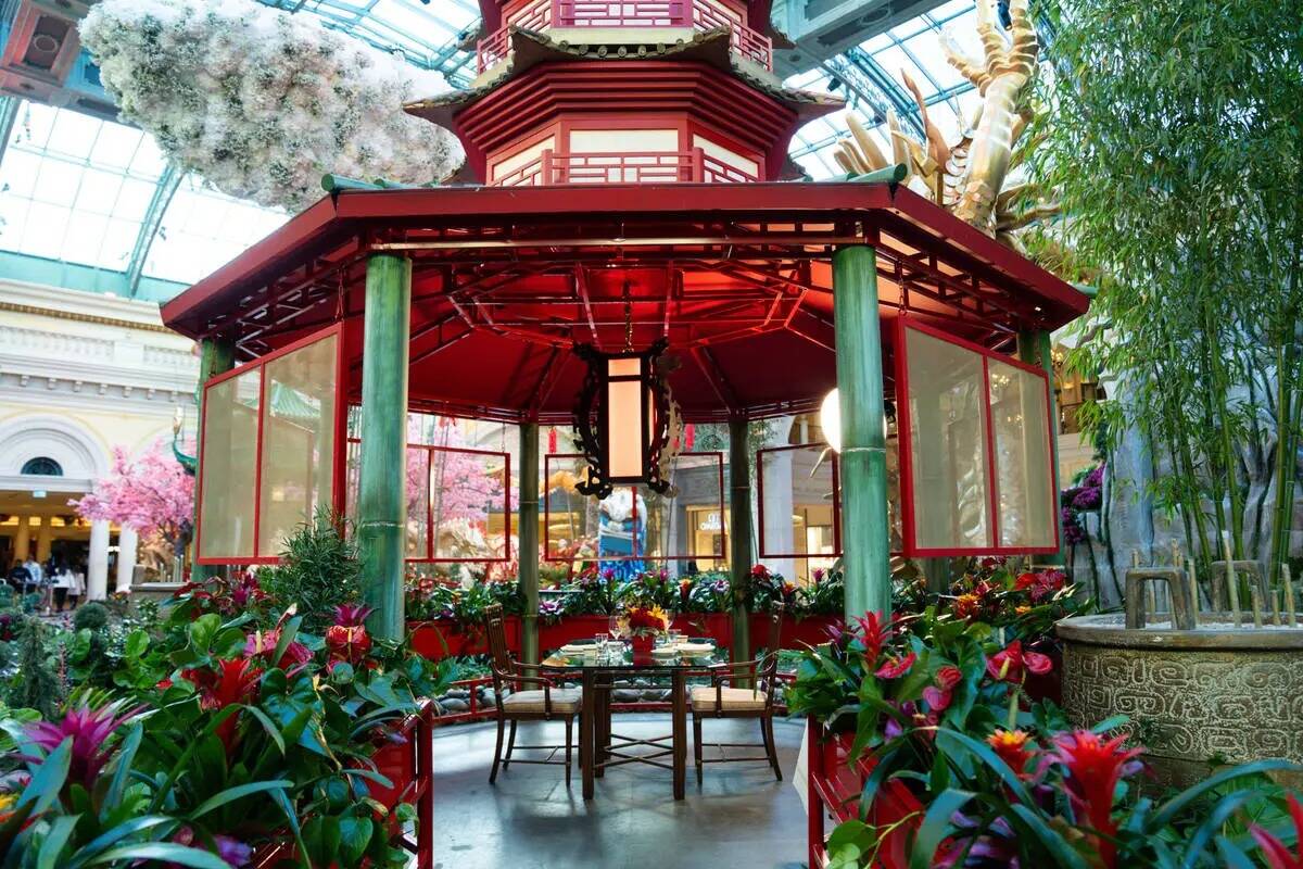Para el Año Nuevo Chino 2024, The Garden Table, en el Bellagio Conservatory & Botanical Garden ...