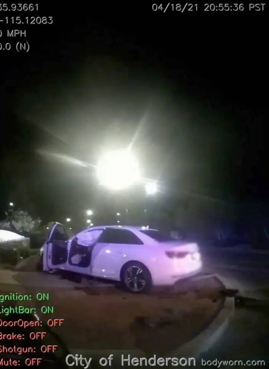 Captura de pantalla de la grabación de la cámara corporal de la policía que muestra el Audi ...