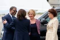 La vicepresidenta Kamala Harris es saludada por el representante Steven Horsford, demócrata po ...