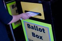 Numerosos votantes de Nevada están viendo irregularidades en su historial electoral, que la of ...