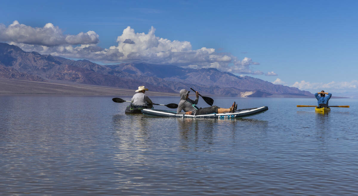 (De izquierda a derecha) Patrick Donnelly, director del Great Basin Center for Biological Diver ...