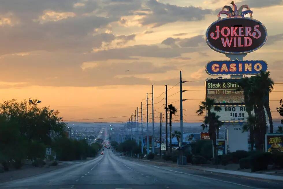 El casino Joker's Wild se ve en Boulder Highway, el viernes 9 de junio de 2023, en Henderson. ( ...