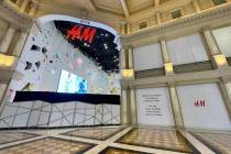 La cadena sueca de moda rápida H&M cerró su ubicado en The Forum Shops at Caesars el sábado ...