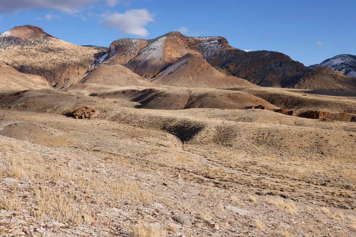 El sitio del proyecto de la mina de litio-boro Rhyolite Ridge se ve el 22 de febrero de 2024, e ...