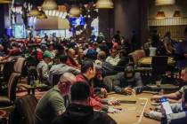Invitados juegan al póker en el hotel-casino Aria de Las Vegas, el miércoles 31 de enero de 2 ...