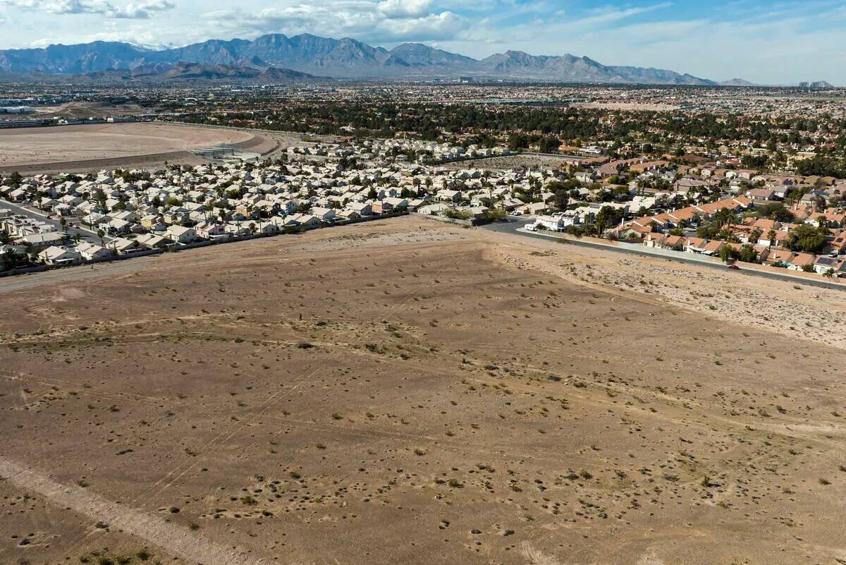 Una vista aérea de Echo Trail Park, el martes 5 de marzo de 2024, en Las Vegas. Los comisionad ...