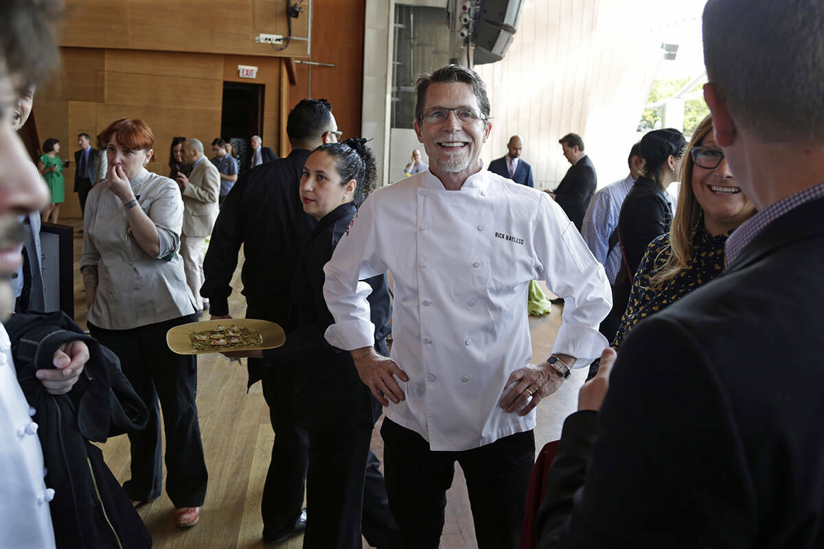 El chef Rick Bayless comparece antes de una rueda de prensa, el martes 20 de mayo de 2014, en C ...