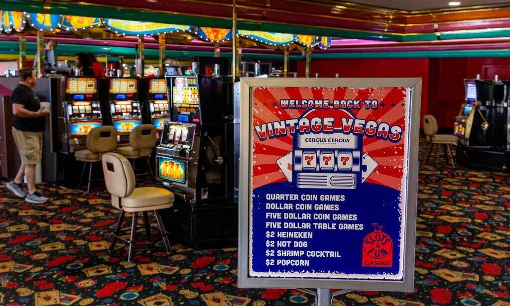 La renovada zona de tragamonedas llamada Slots A Fun alberga muchas máquinas tragamonedas que ...