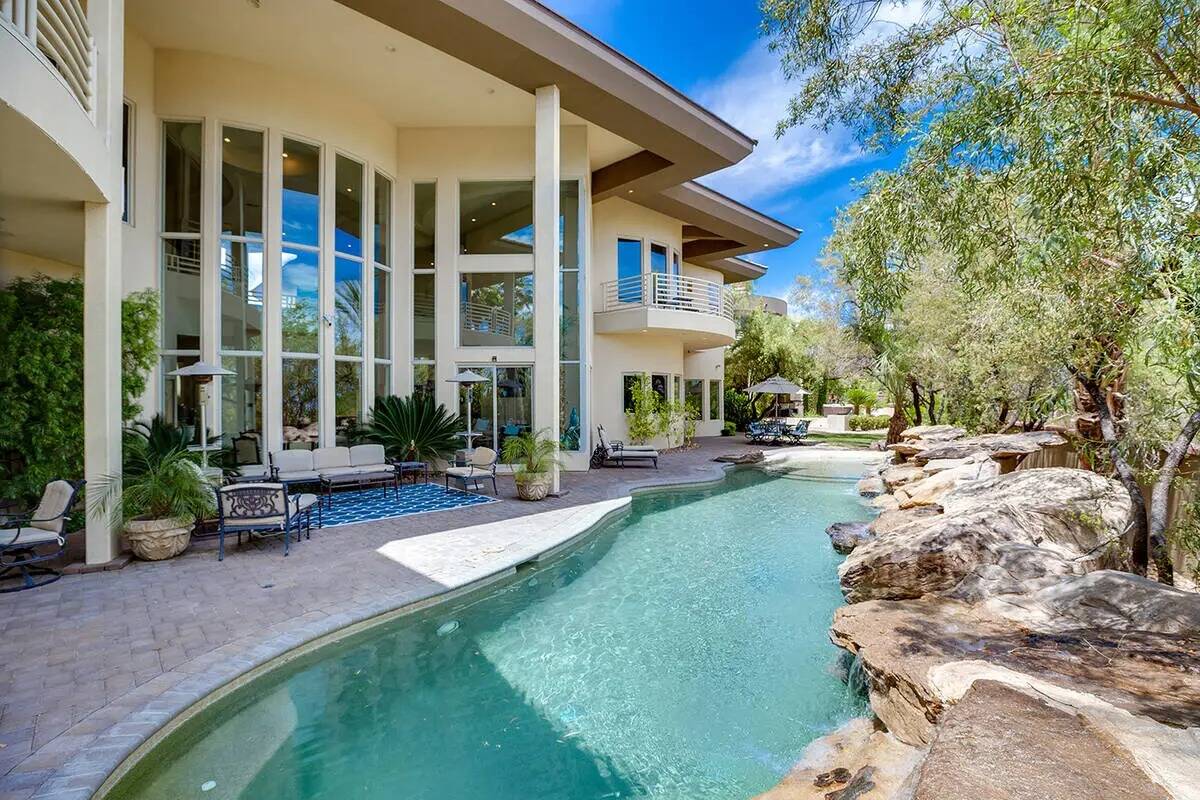 La propiedad tiene piscina y spa. (Luxury Estates International)
