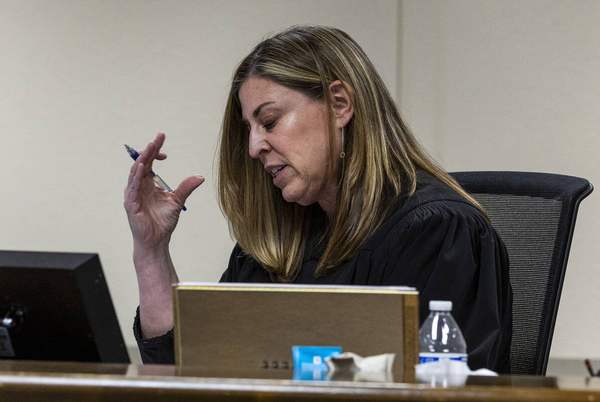 La jueza del Tribunal de Familia Amy Mastin habla durante una audiencia de sentencia para uno d ...