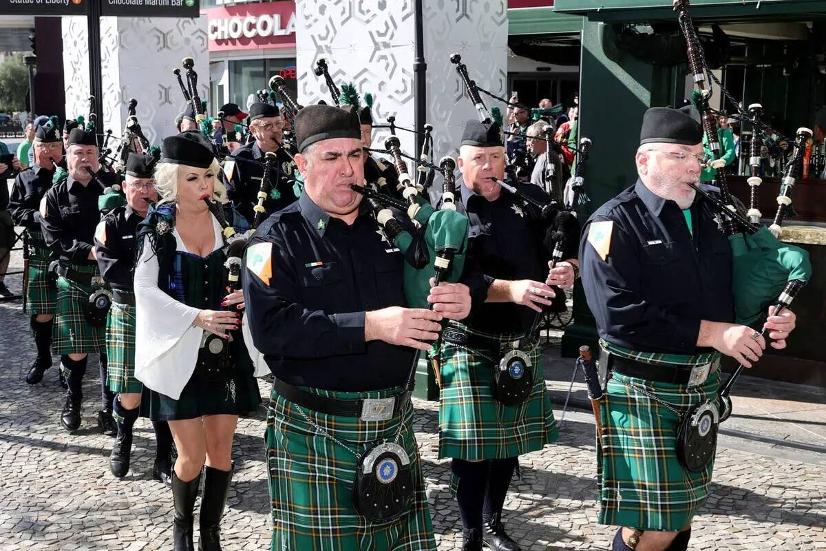 Emerald Society Pipes and Drums Band celebra el Día de San Patricio durante el Celtic Feis en ...