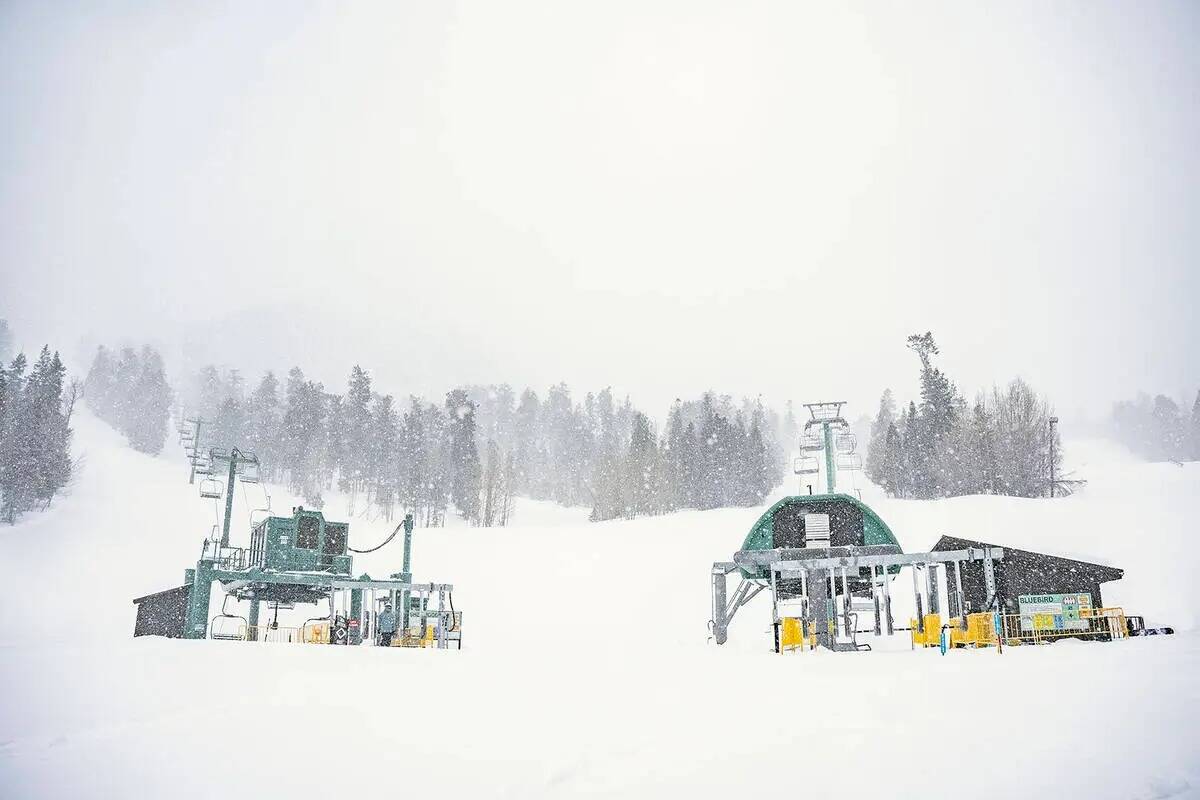 Lee Canyon Resort recibió 5 pulgadas de nieve el miércoles por la noche y al menos 2 pulgadas ...