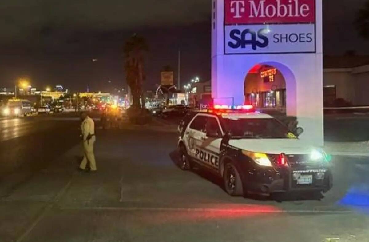 La policía de Las Vegas investiga un tiroteo mortal en Maryland Parkway, el miércoles 13 de m ...
