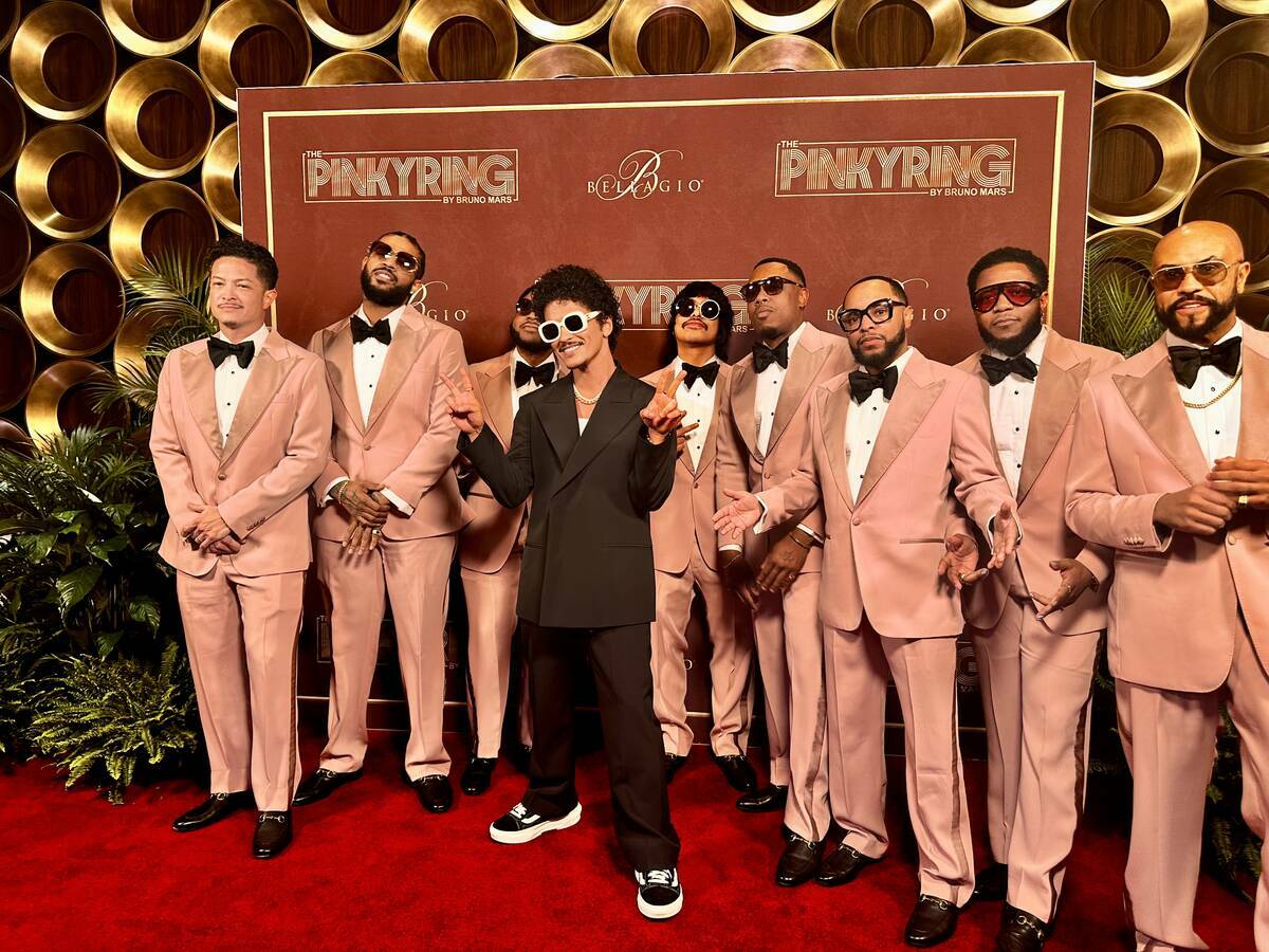 Bruno Mars y los Hooligans en la inauguración VIP de The Pinky Ring en Bellagio, el sábado 10 ...