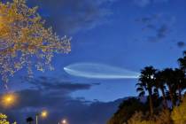 El cohete Falcon 9 de SpaceX pudo verse sobre Las Vegas el lunes 18 de marzo de 2024. (D. Sicil ...