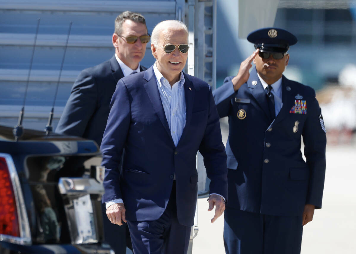 El presidente Joe Biden llega al Aeropuerto Internacional Harry Reid, el martes 19 de marzo de ...