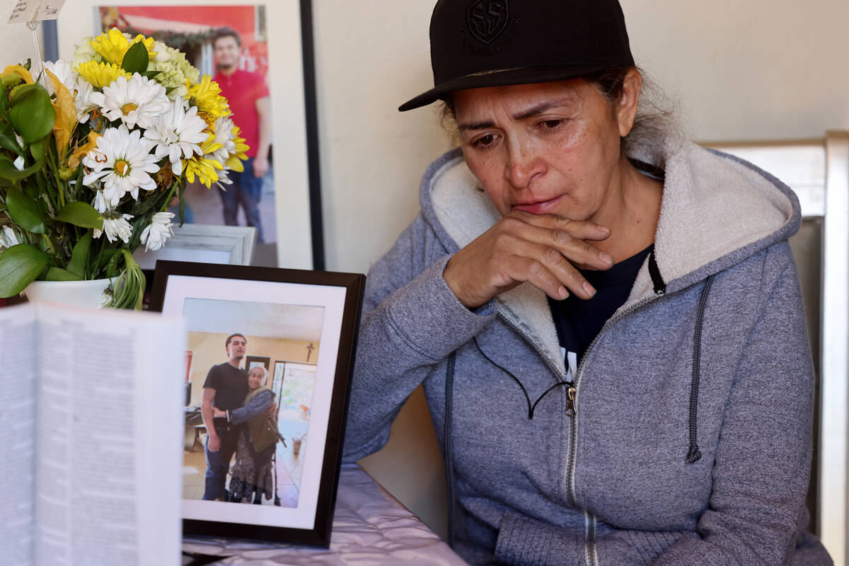 Rosa Castillo, madre de Ismael Barney Castillo, quien fue asesinado a tiros por la policía mie ...