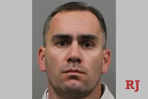 Chasen Bradford, de 34 años, fue arrestado por un cargo de DUI y despedido aproximadamente 48 ...