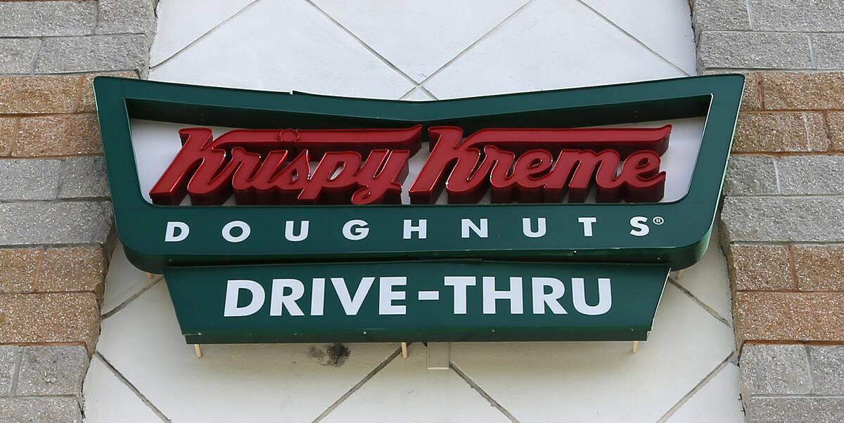 Un letrero de Krispy Kreme Doughnuts se muestra el 11 de agosto de 2017, en Miami. Las acciones ...