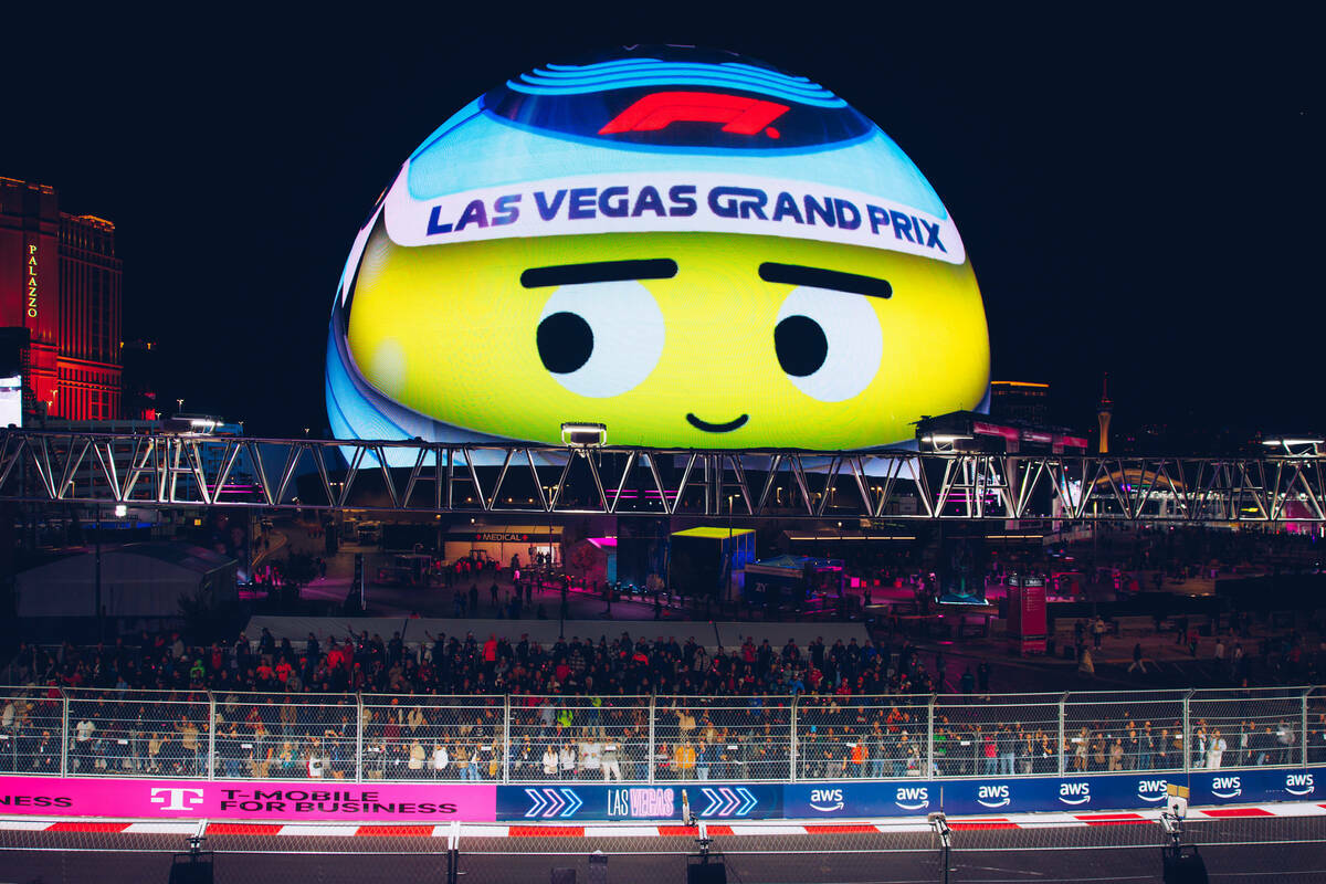 Emoji tuvo el mejor asiento de la ciudad para el Gran Premio de Las Vegas mientras parecía seg ...