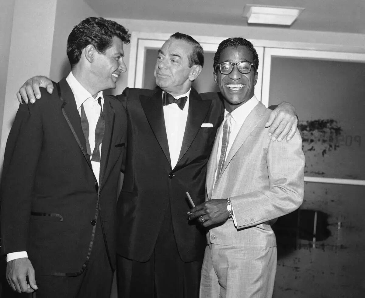 Aparecen juntos en el Tropicana, el 19 de junio de 1958 en Las Vegas, asistiendo a la inaugurac ...