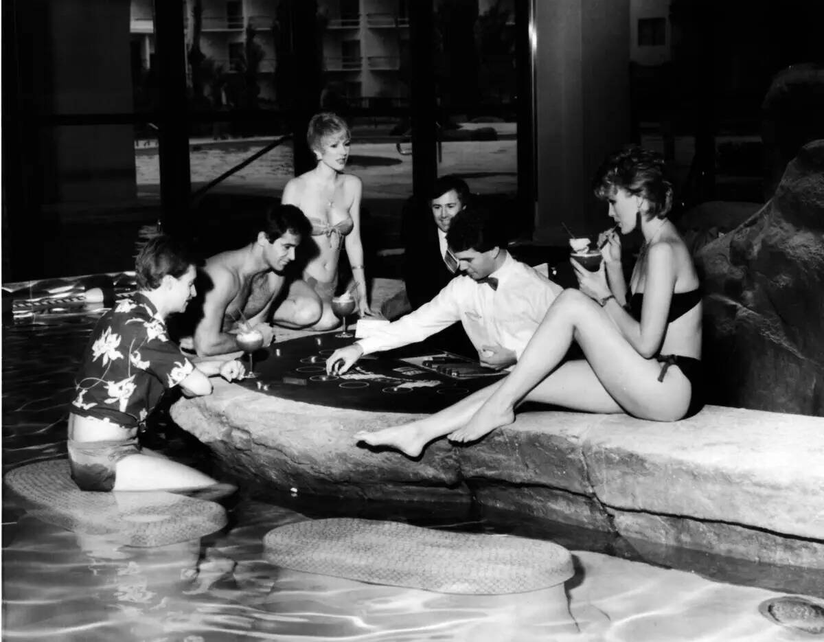 Las mesas de blackjack flotantes formaban parte de "La Isla de Las Vegas", que se completaba co ...