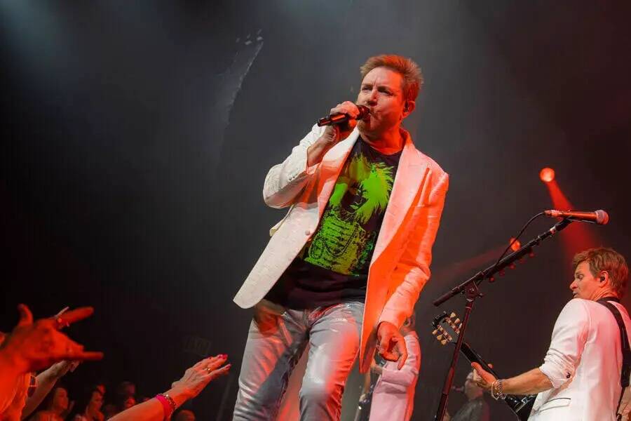 Simon LeBon de Duran Duran lo hace valer en el Encore Theater en Wynn Las Vegas, el jueves 1° ...