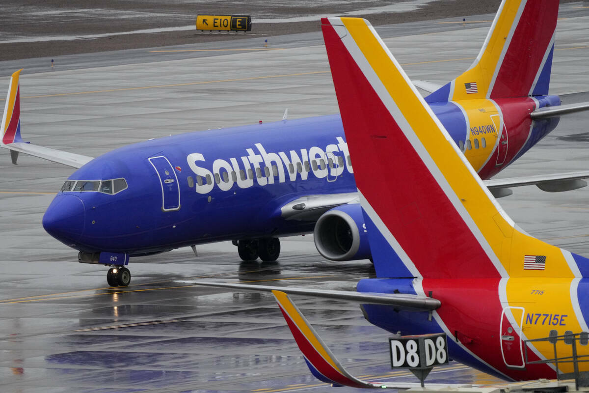 ARCHIVO - Un avión de Southwest Airlines llega al Aeropuerto Internacional Sky Harbor, en Phoe ...