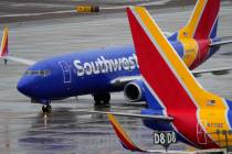 ARCHIVO - Un avión de Southwest Airlines llega al Aeropuerto Internacional Sky Harbor, en Phoe ...