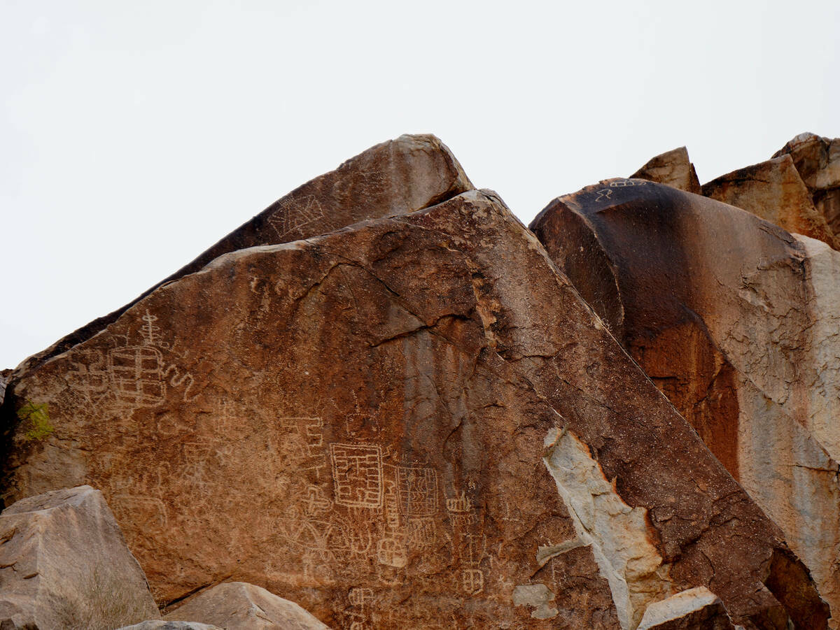 El Cañón Grapevine está repleto de paneles de petroglifos y está a poca distancia a pie del ...