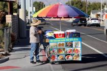 El vendedor ambulante Luis Serrano espera para atender a los clientes en el historico Westside ...
