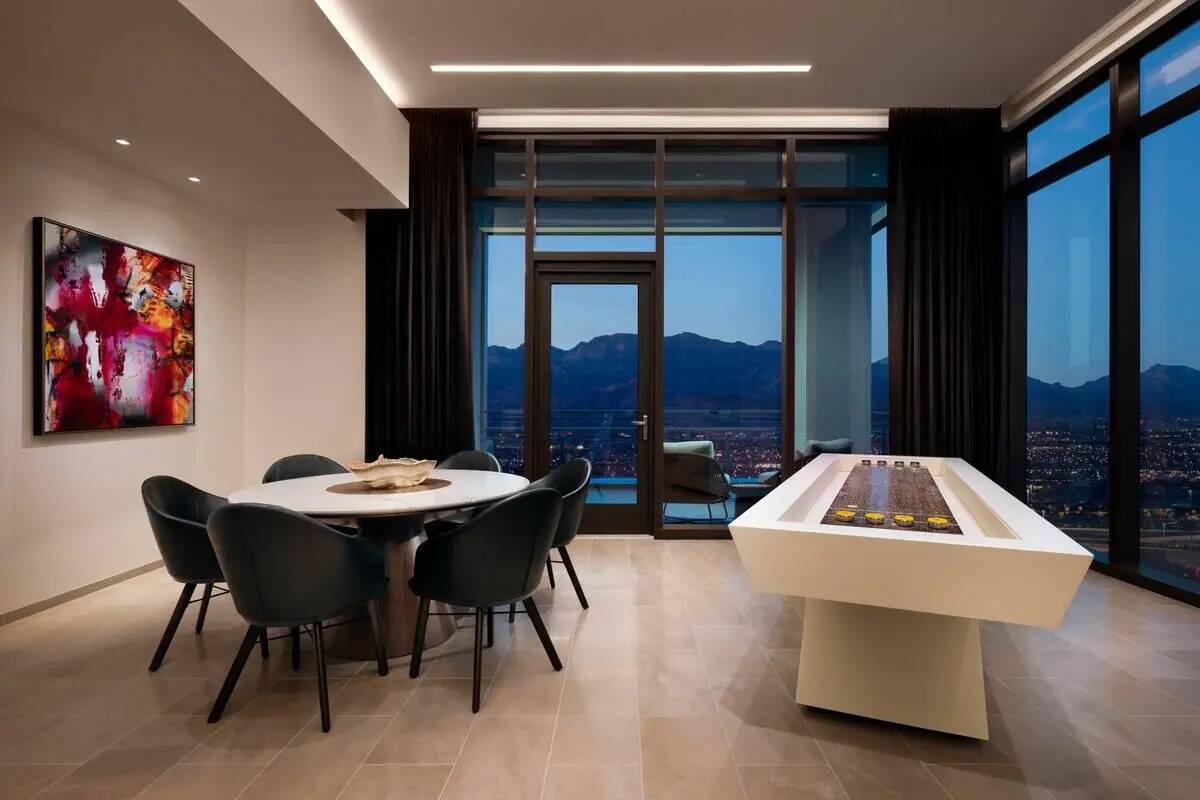 Se muestra el comedor y la sala de reuniones de la suite Vista de Durango. (Cortesía de Clint ...