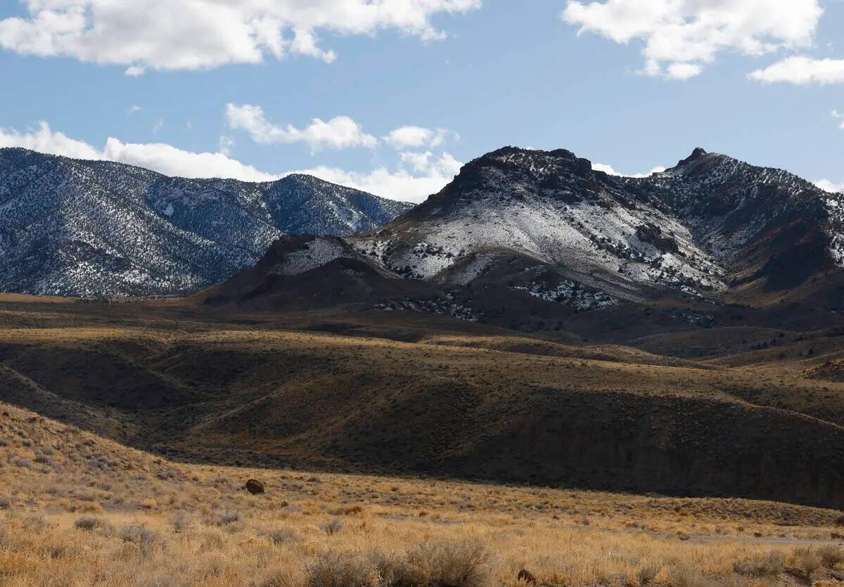 El sitio del proyecto de la mina de litio-boro Rhyolite Ridge se ve el 22 de febrero de 2024, e ...