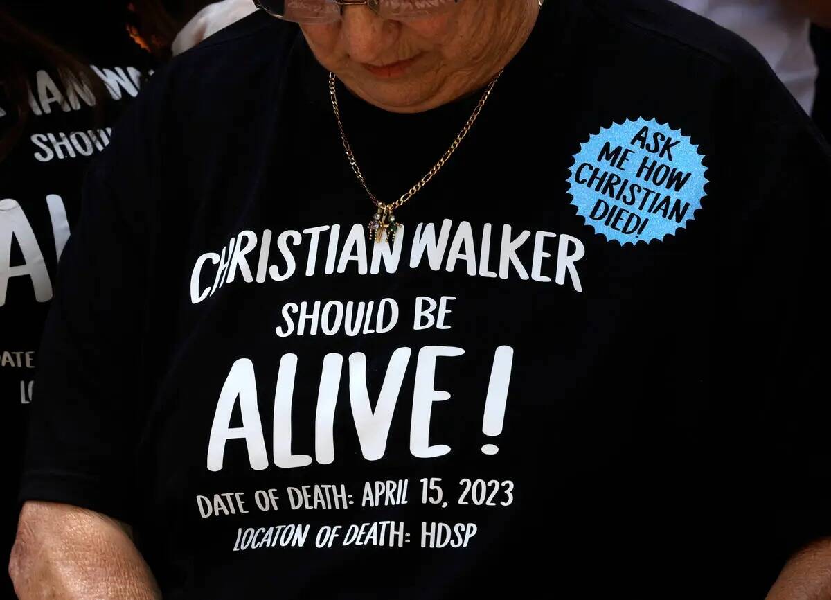 Annette Walker, la madre de Christian Walker, un preso que murió dentro de una prisión estata ...