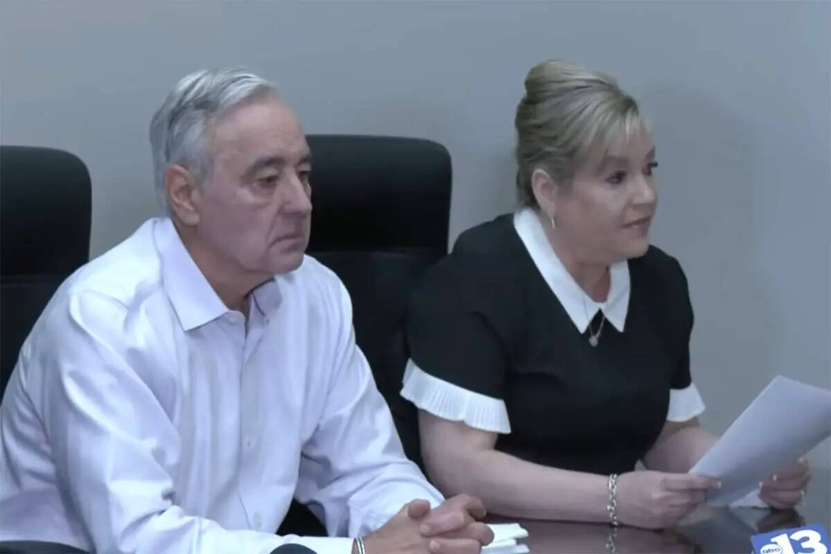 Paul y Julie Page, los padres de la víctima de asesinato, Ashley Prince, hablan en una rueda d ...