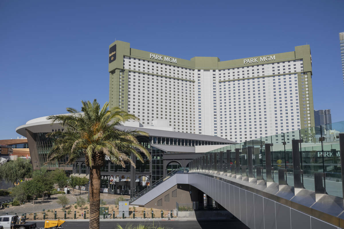 Vista del Park MGM a lo largo del Strip de Las Vegas el miércoles 12 de agosto de 2020. (Eliza ...