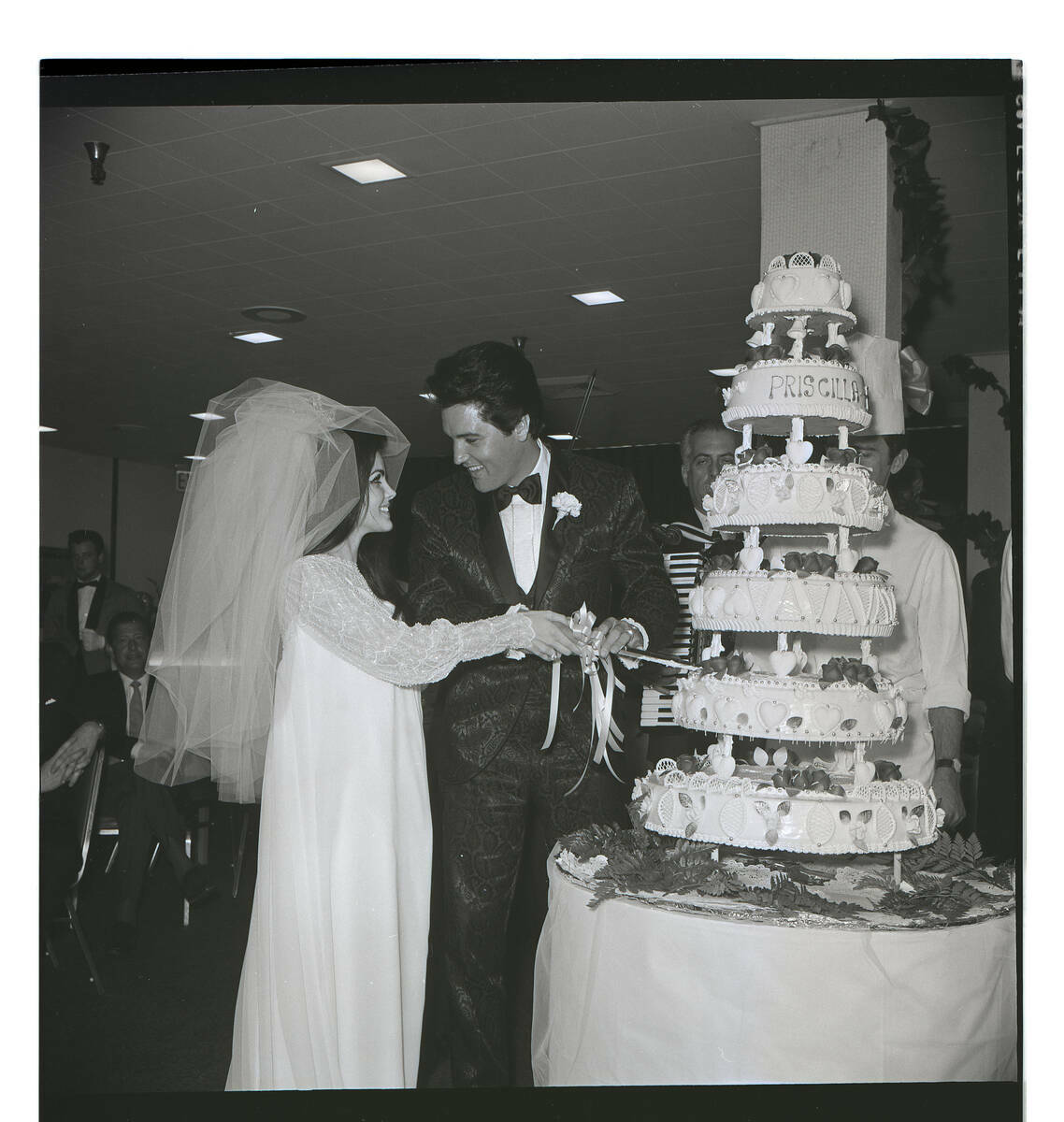 El día de la boda de Elvis y Priscilla Presley en el Aladdin Hotel, en Las Vegas, el 1 de mayo ...