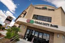 Un edificio con la señalización del Community Bank of Nevada, el 11 de octubre de 2010. Los r ...