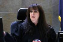 La jueza de distrito Joanna Kishner preside una audiencia en el Centro Regional de Justicia, el ...