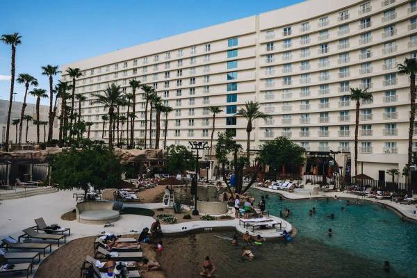 La piscina de Virgin Hotels Las Vegas, el jueves 10 de agosto de 2023, en Las Vegas. (Madeline ...